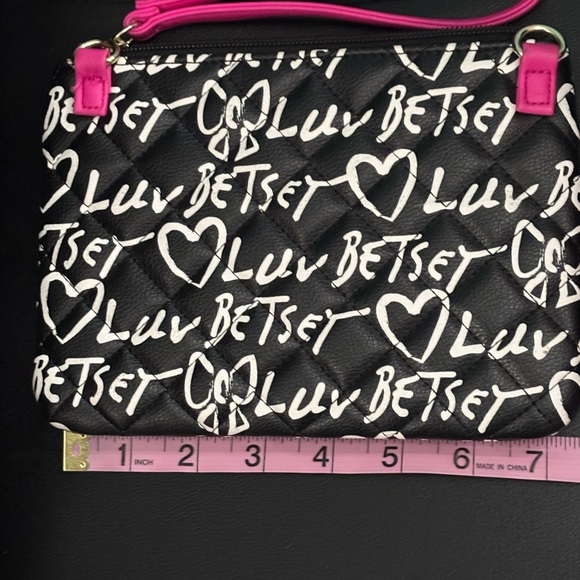 Luv Betsey by Betsey wristlet NWOT - Picture 5 of 8